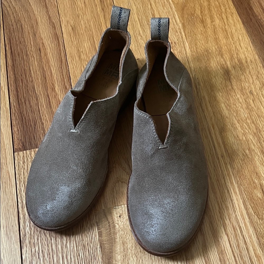 NEW Taupe Grey Suede Flats by Moma size 6